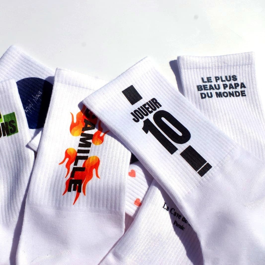 Plusieurs paires de chaussettes personnalisées FURON CRÉATIONS : prénom en flammes, Joueur 10, Le plus beau papa du monde