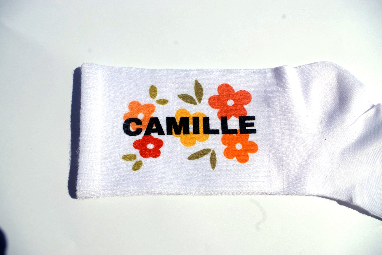 Chaussette personnalisée, motif fleurs et prénom
